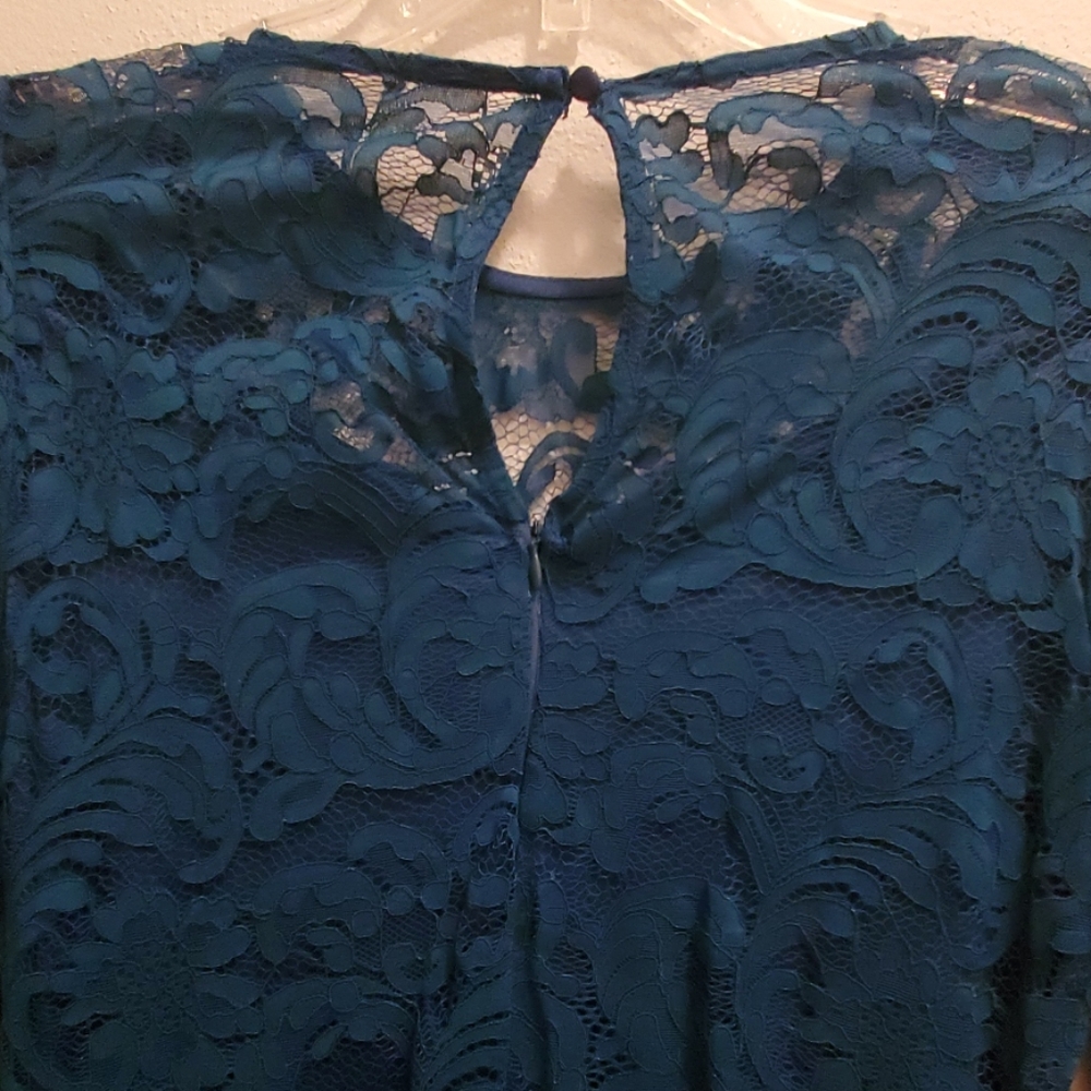 NY&C lace bell sleeve dress - Picture 4 of 8